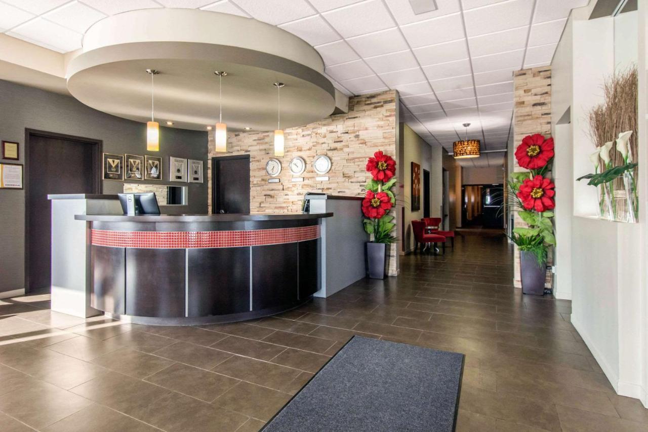 Econo Lodge Inn & Suites Saint Apollinaire 외부 사진