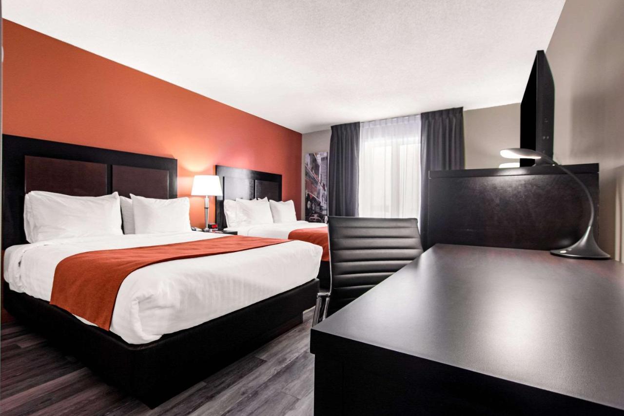Econo Lodge Inn & Suites Saint Apollinaire 외부 사진
