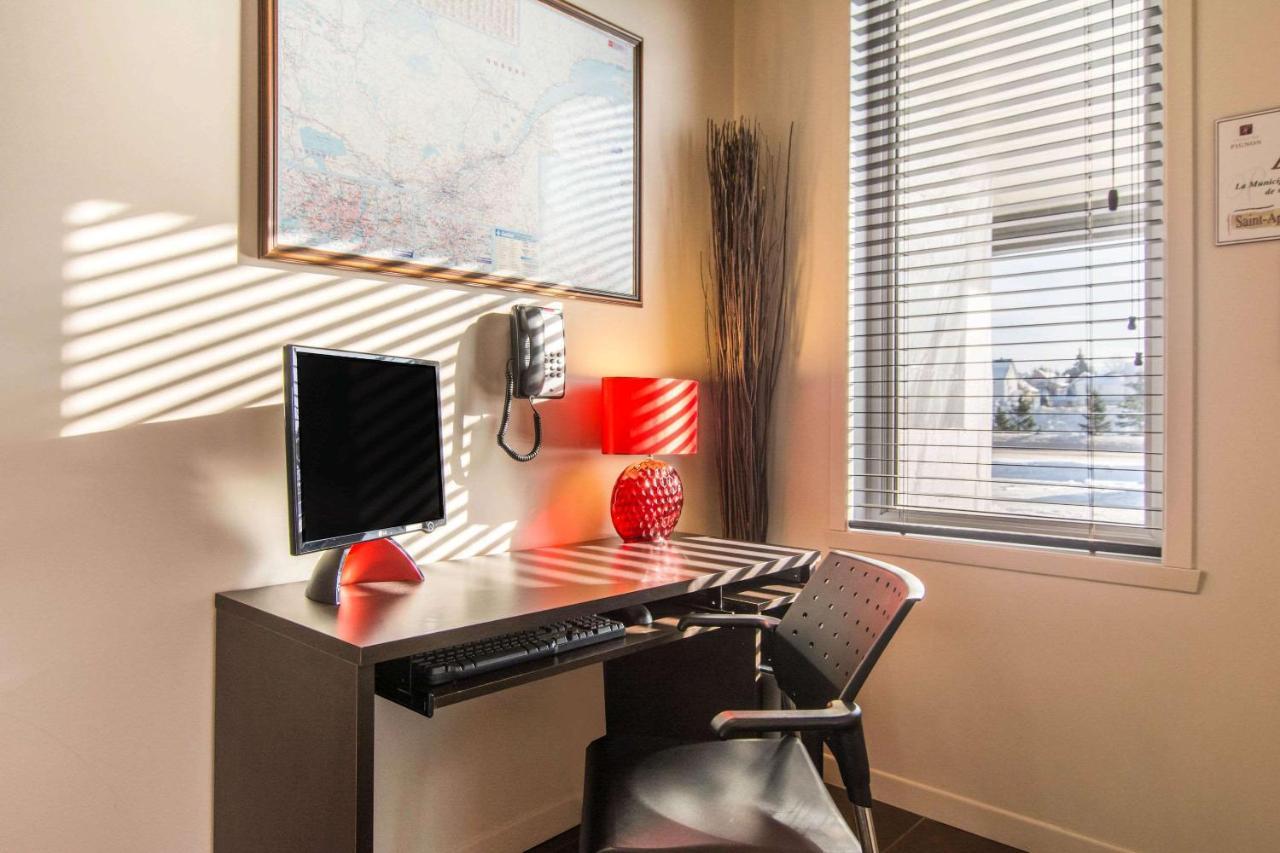 Econo Lodge Inn & Suites Saint Apollinaire 외부 사진