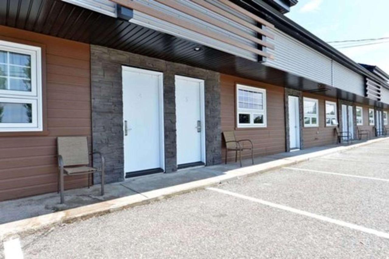 Econo Lodge Inn & Suites Saint Apollinaire 외부 사진