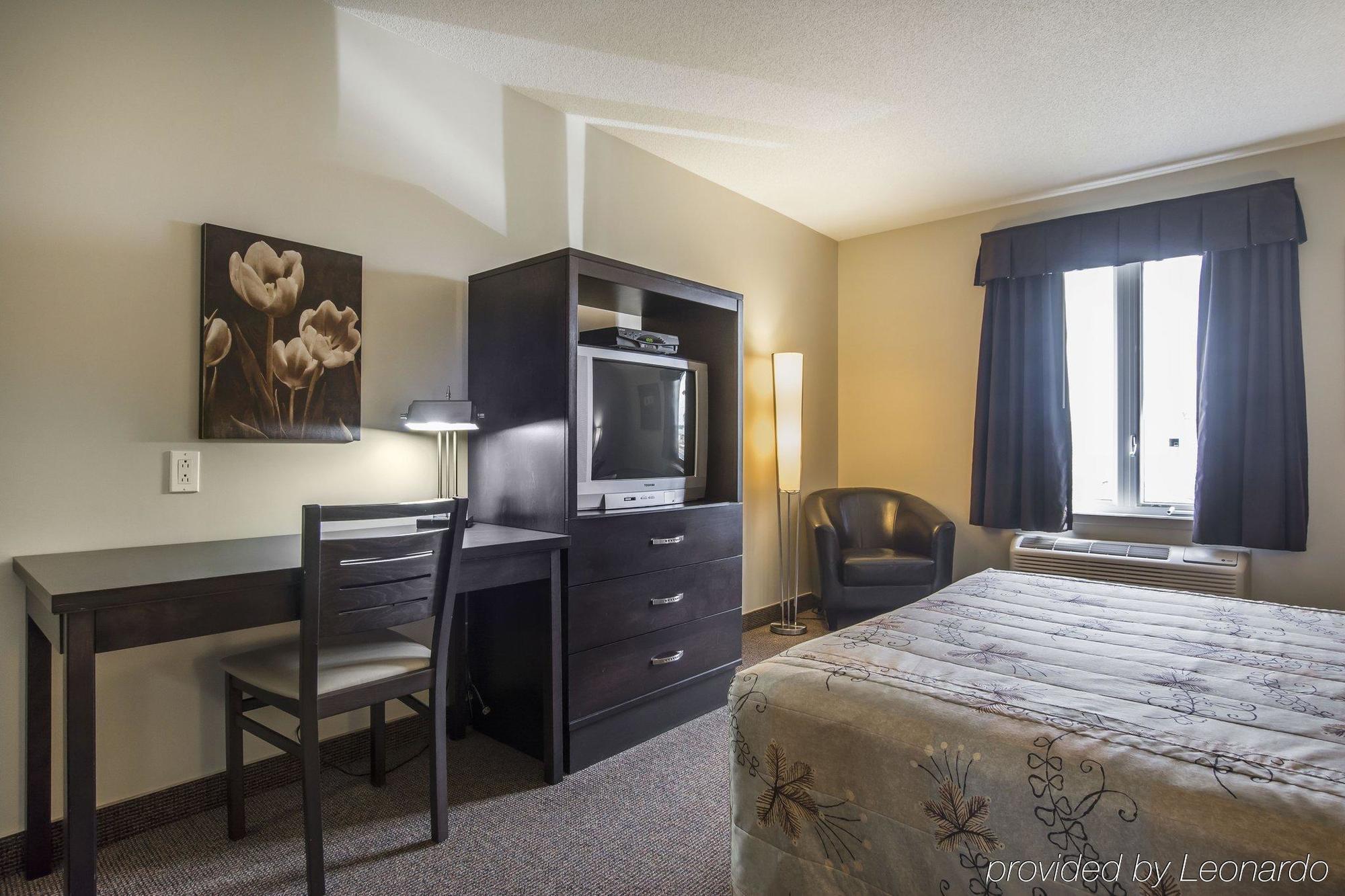 Econo Lodge Inn & Suites Saint Apollinaire 외부 사진