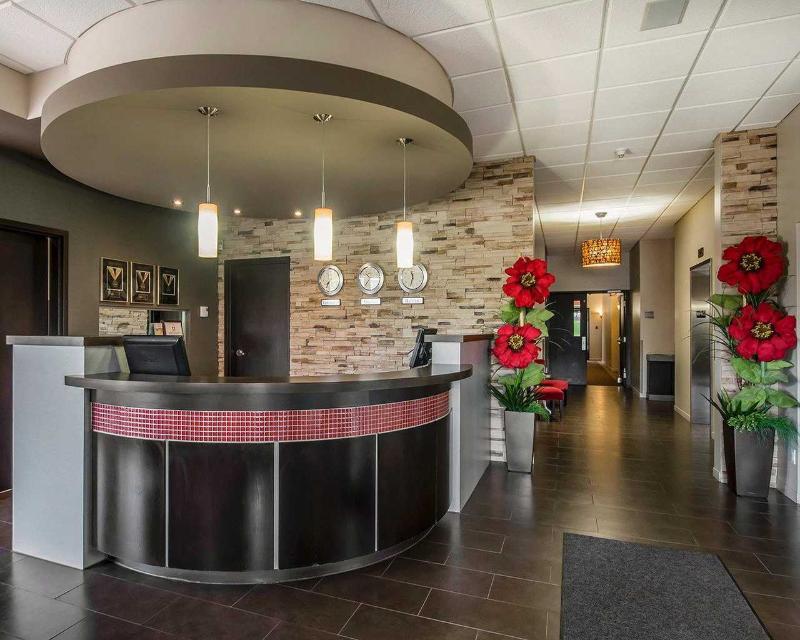 Econo Lodge Inn & Suites Saint Apollinaire 외부 사진