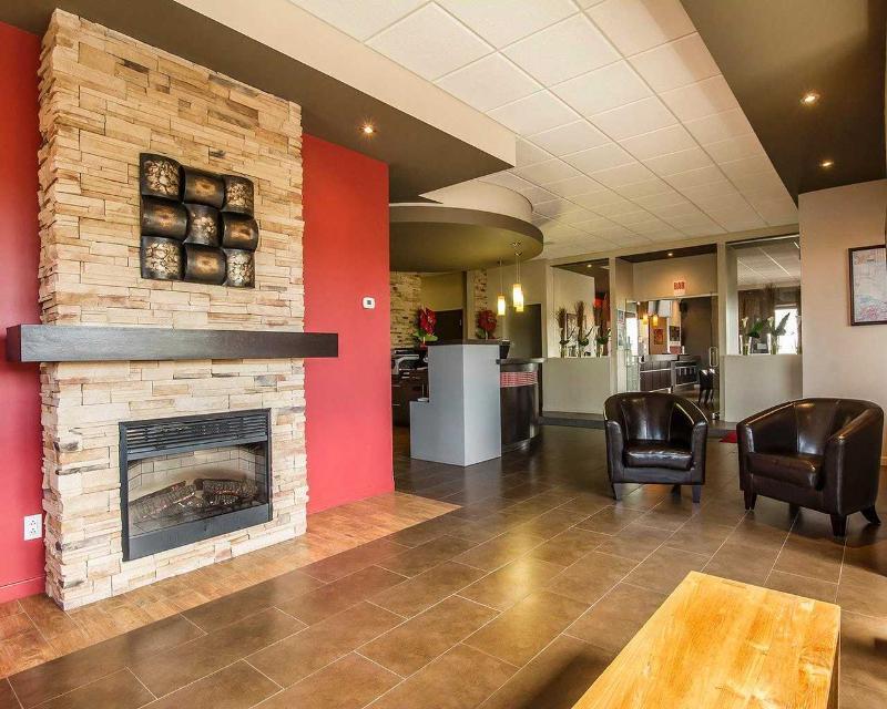Econo Lodge Inn & Suites Saint Apollinaire 외부 사진