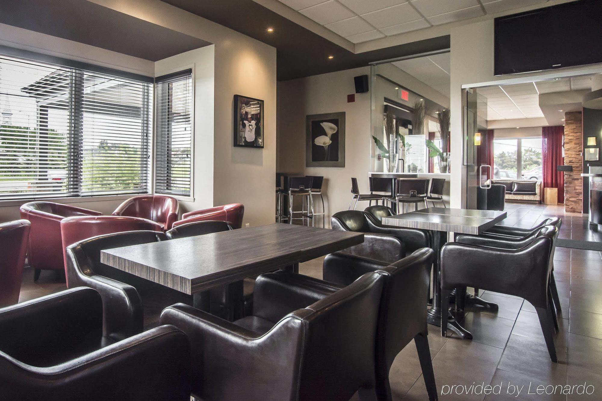 Econo Lodge Inn & Suites Saint Apollinaire 외부 사진
