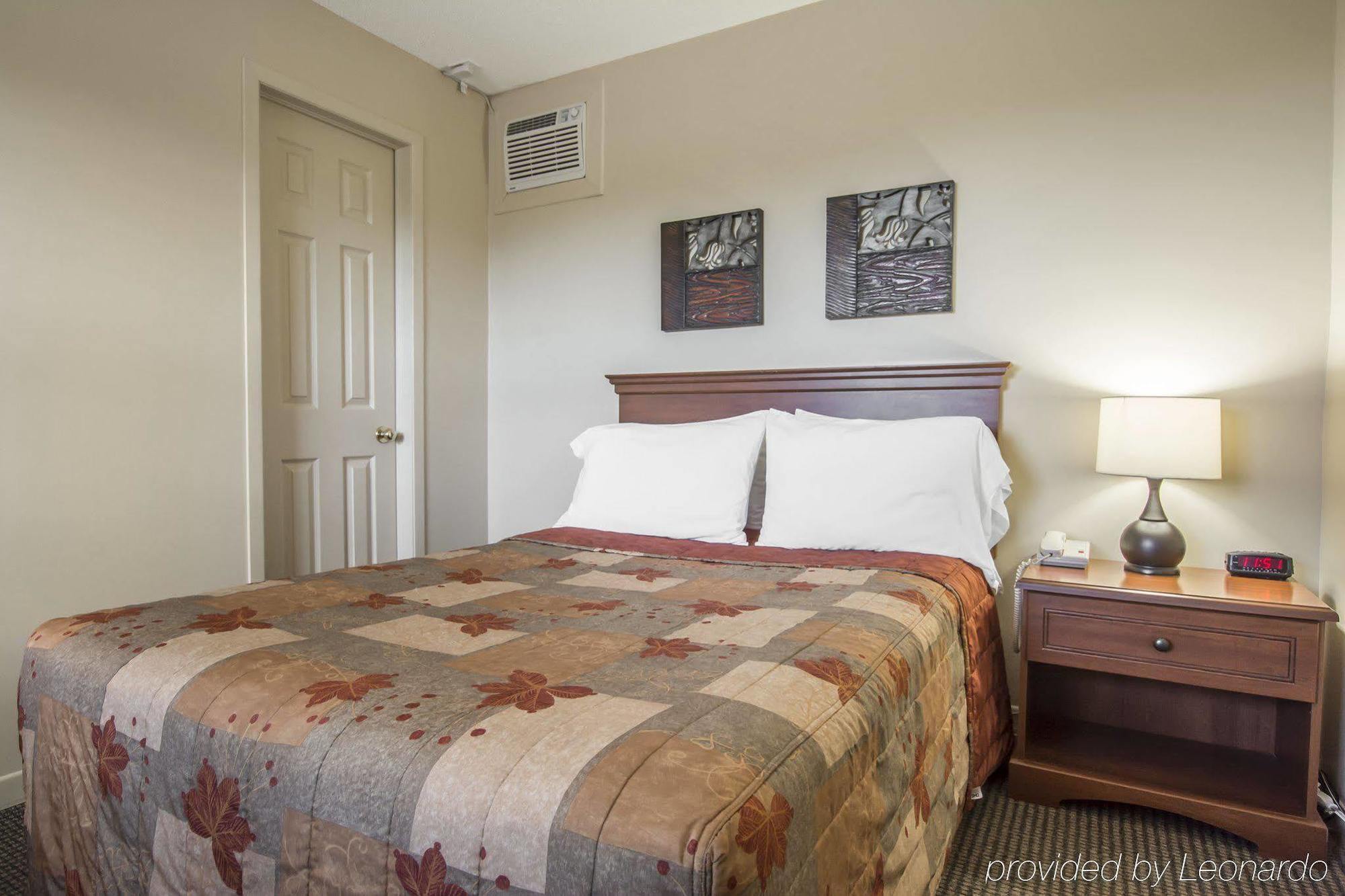 Econo Lodge Inn & Suites Saint Apollinaire 외부 사진