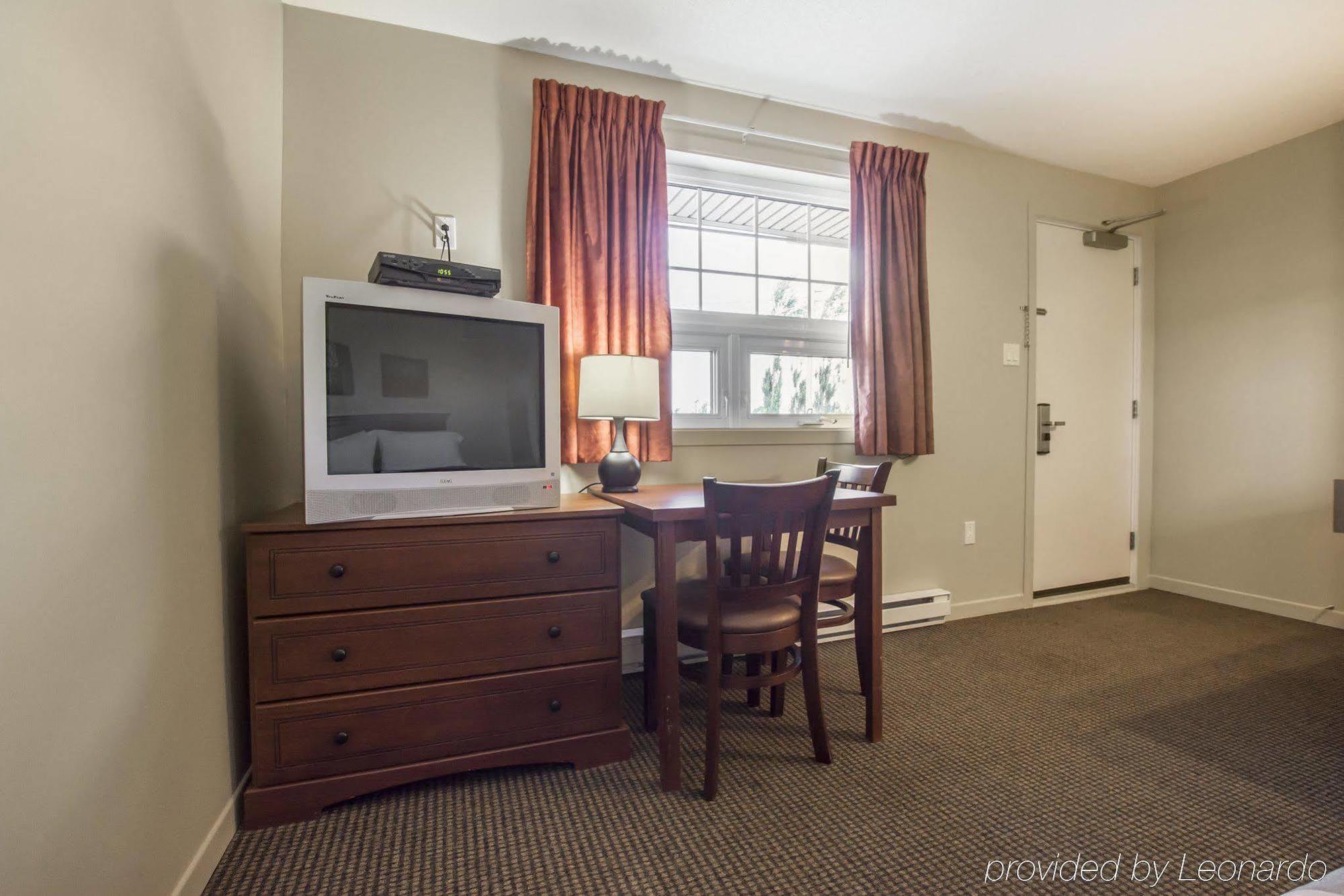 Econo Lodge Inn & Suites Saint Apollinaire 외부 사진