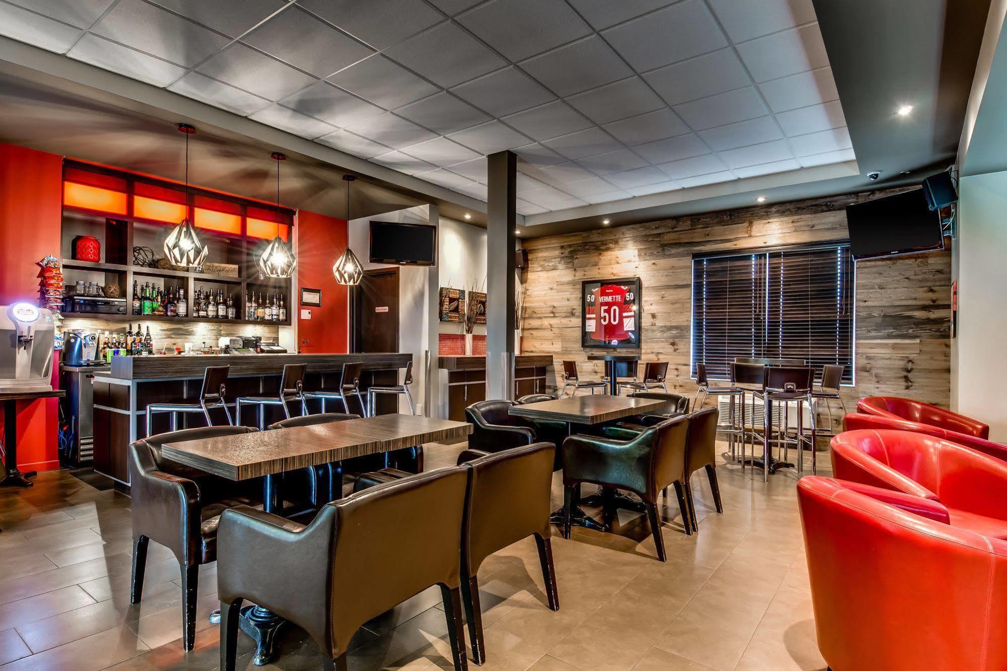 Econo Lodge Inn & Suites Saint Apollinaire 외부 사진
