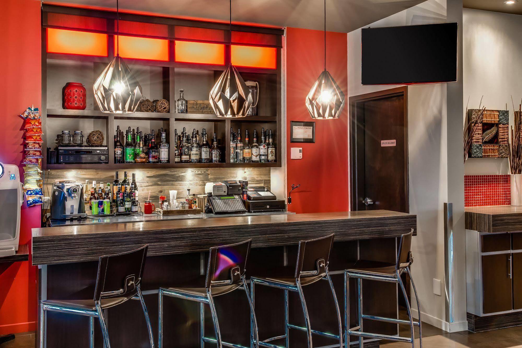 Econo Lodge Inn & Suites Saint Apollinaire 외부 사진