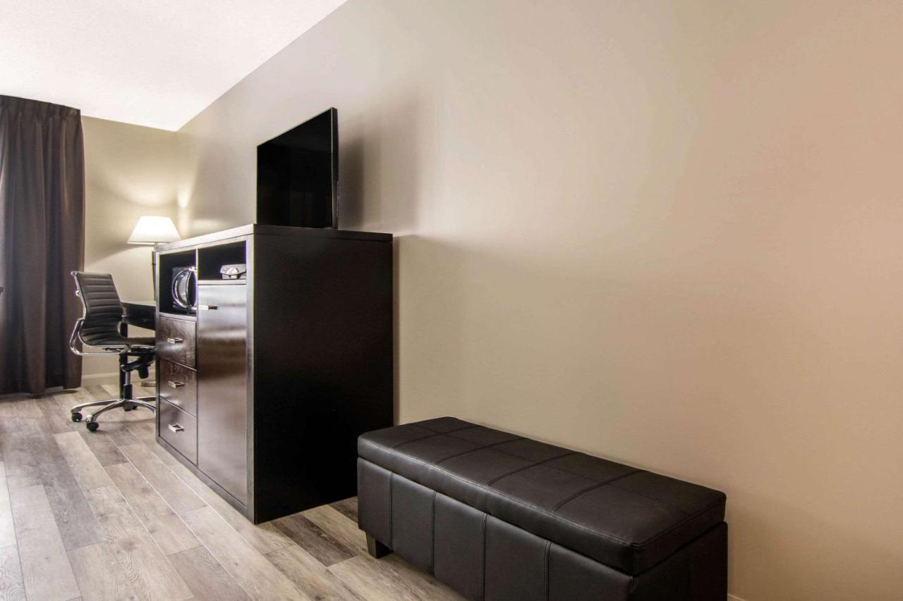 Econo Lodge Inn & Suites Saint Apollinaire 외부 사진