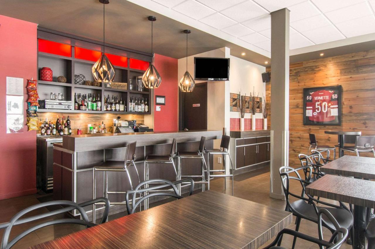 Econo Lodge Inn & Suites Saint Apollinaire 외부 사진