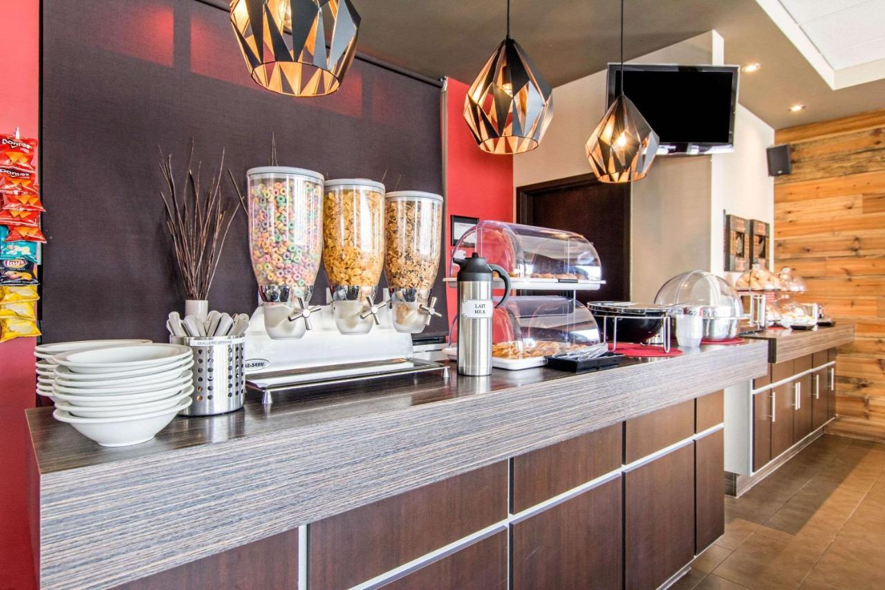 Econo Lodge Inn & Suites Saint Apollinaire 외부 사진