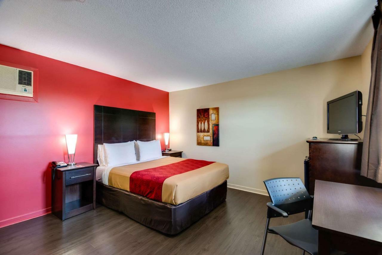 Econo Lodge Inn & Suites Saint Apollinaire 외부 사진