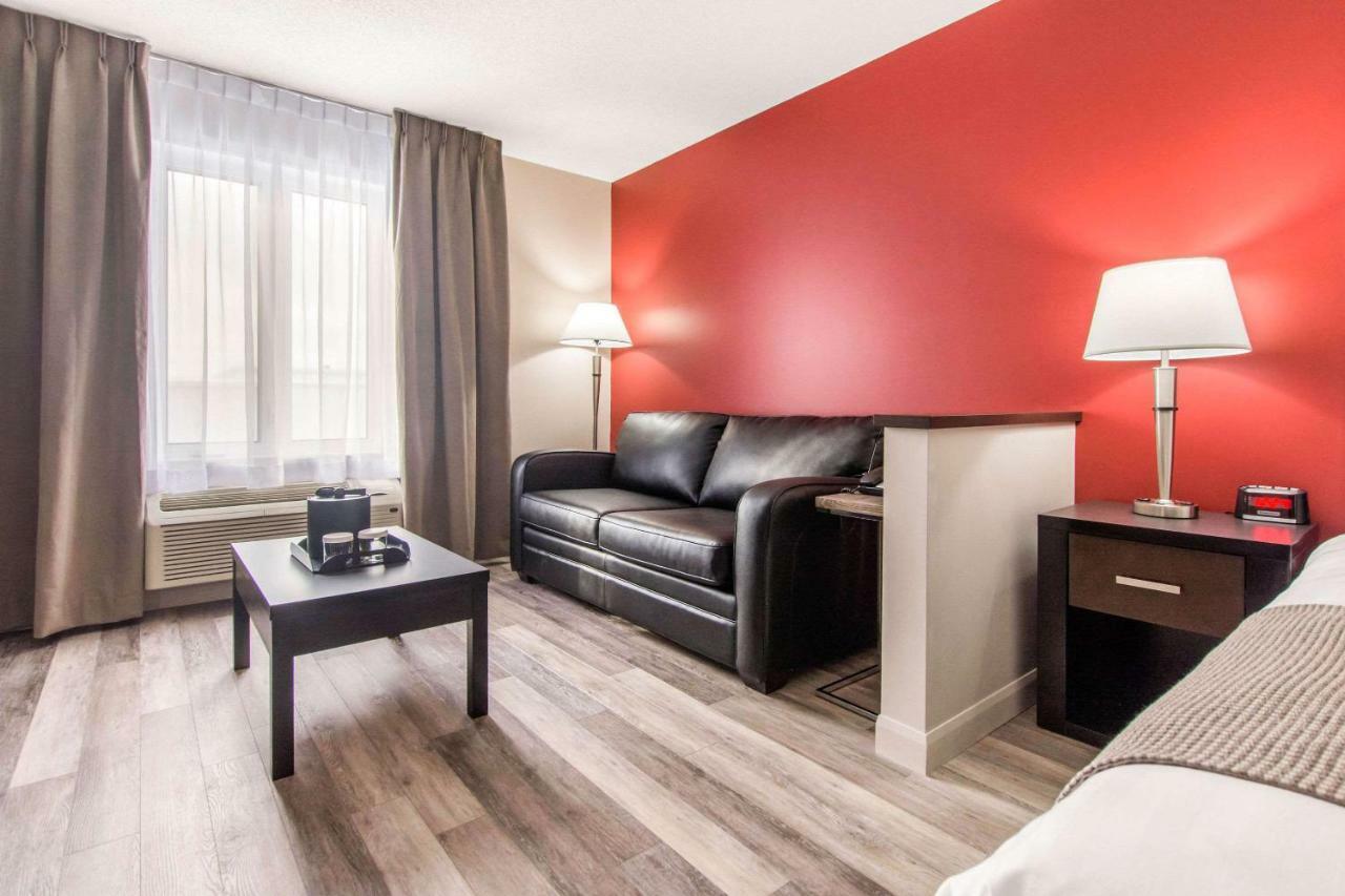 Econo Lodge Inn & Suites Saint Apollinaire 외부 사진